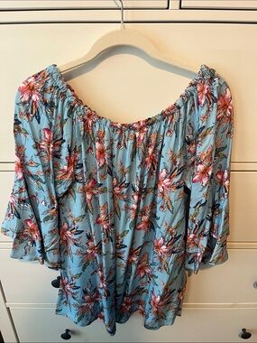 NWT Toscana for Venus Light Blue/Multi-Colored Floral Women’s Top Size Small